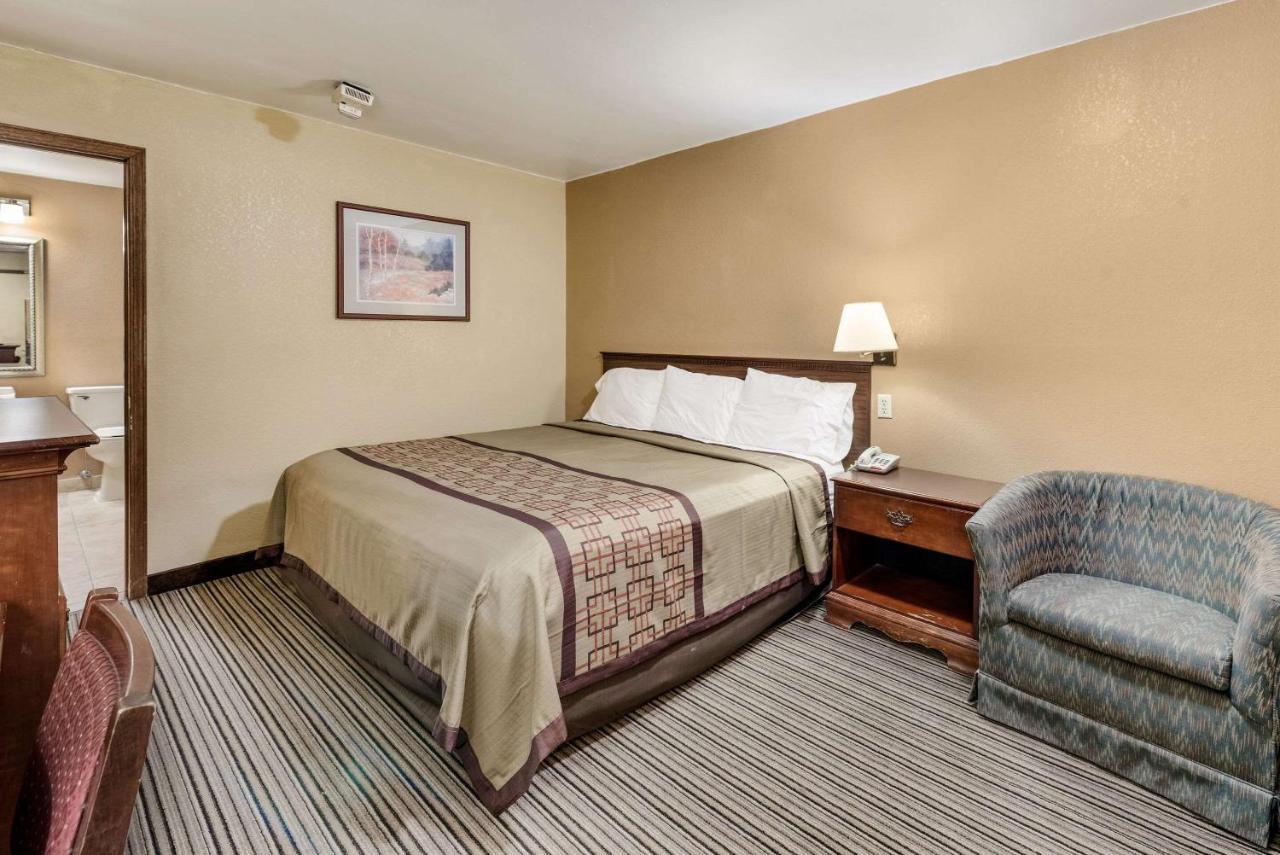 Rodeway Inn Columbus Exterior foto